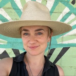 Meet your Posher, Candice